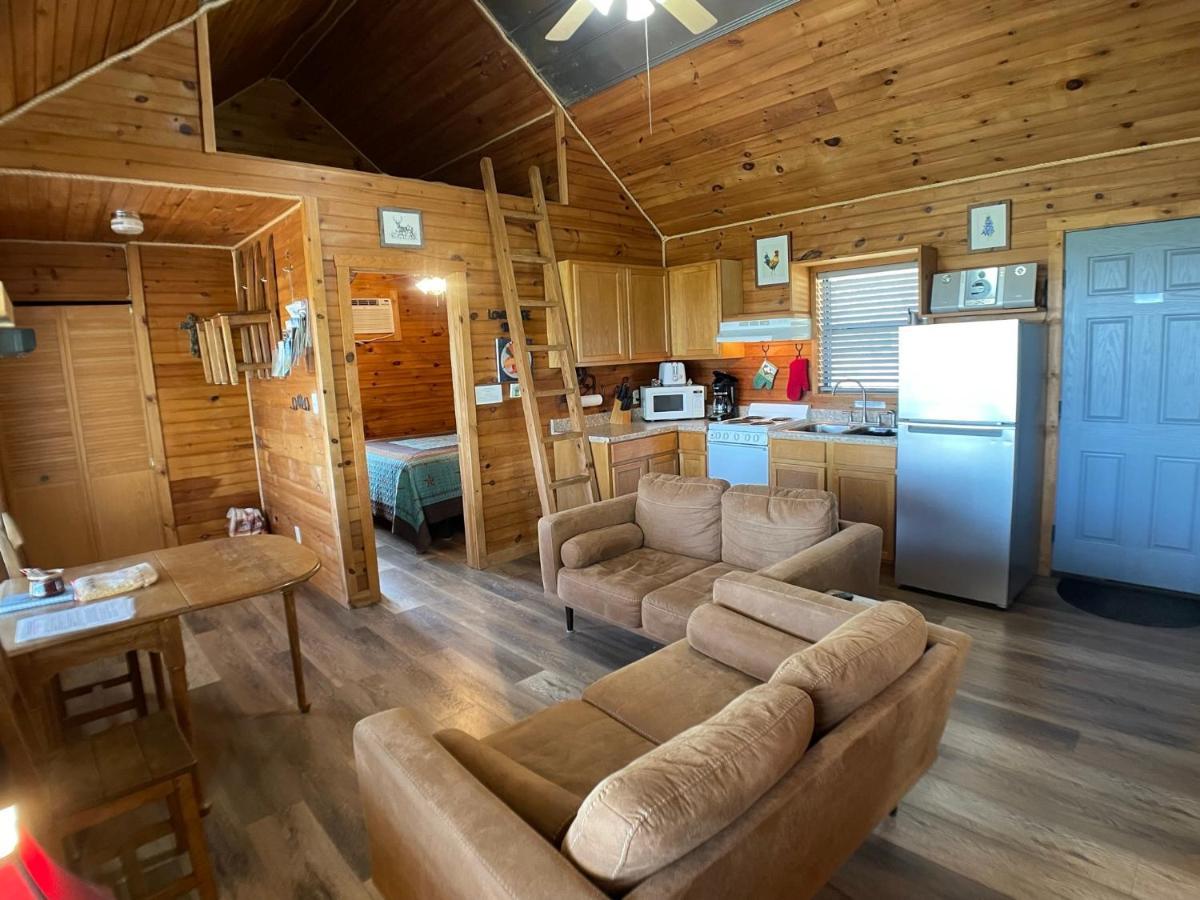 פרדריקסברג Walnut Canyon Cabins מראה חיצוני תמונה