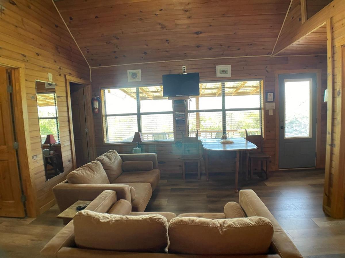 פרדריקסברג Walnut Canyon Cabins מראה חיצוני תמונה