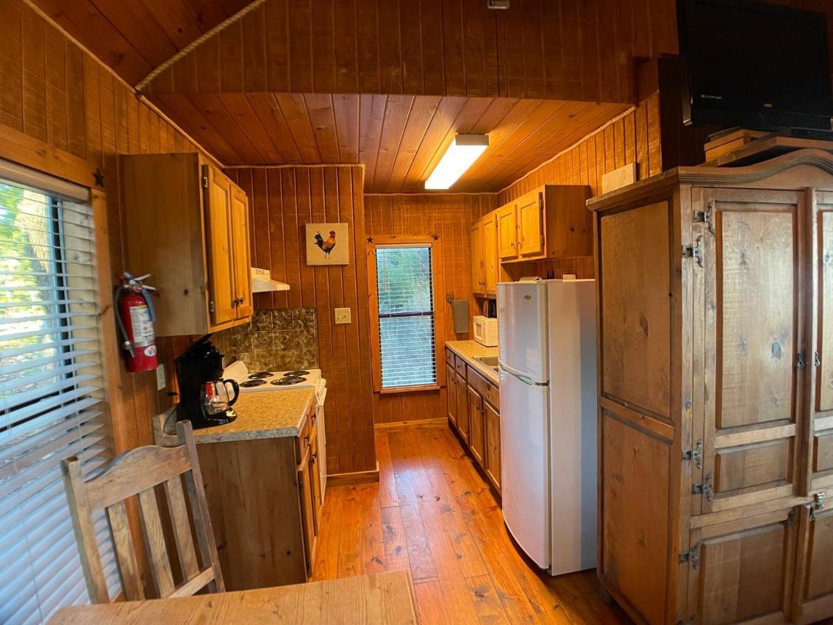 פרדריקסברג Walnut Canyon Cabins מראה חיצוני תמונה