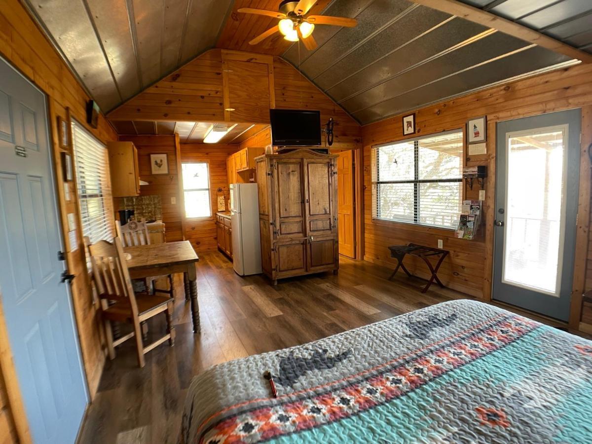 פרדריקסברג Walnut Canyon Cabins מראה חיצוני תמונה